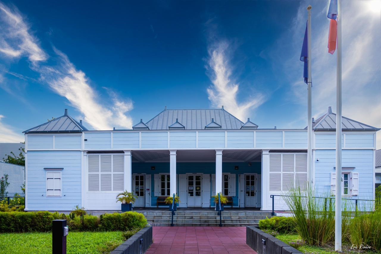Facade du tribunal administratif de La Réunion